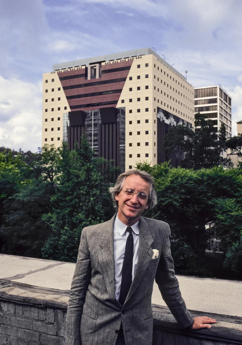 MICHAEL GRAVES